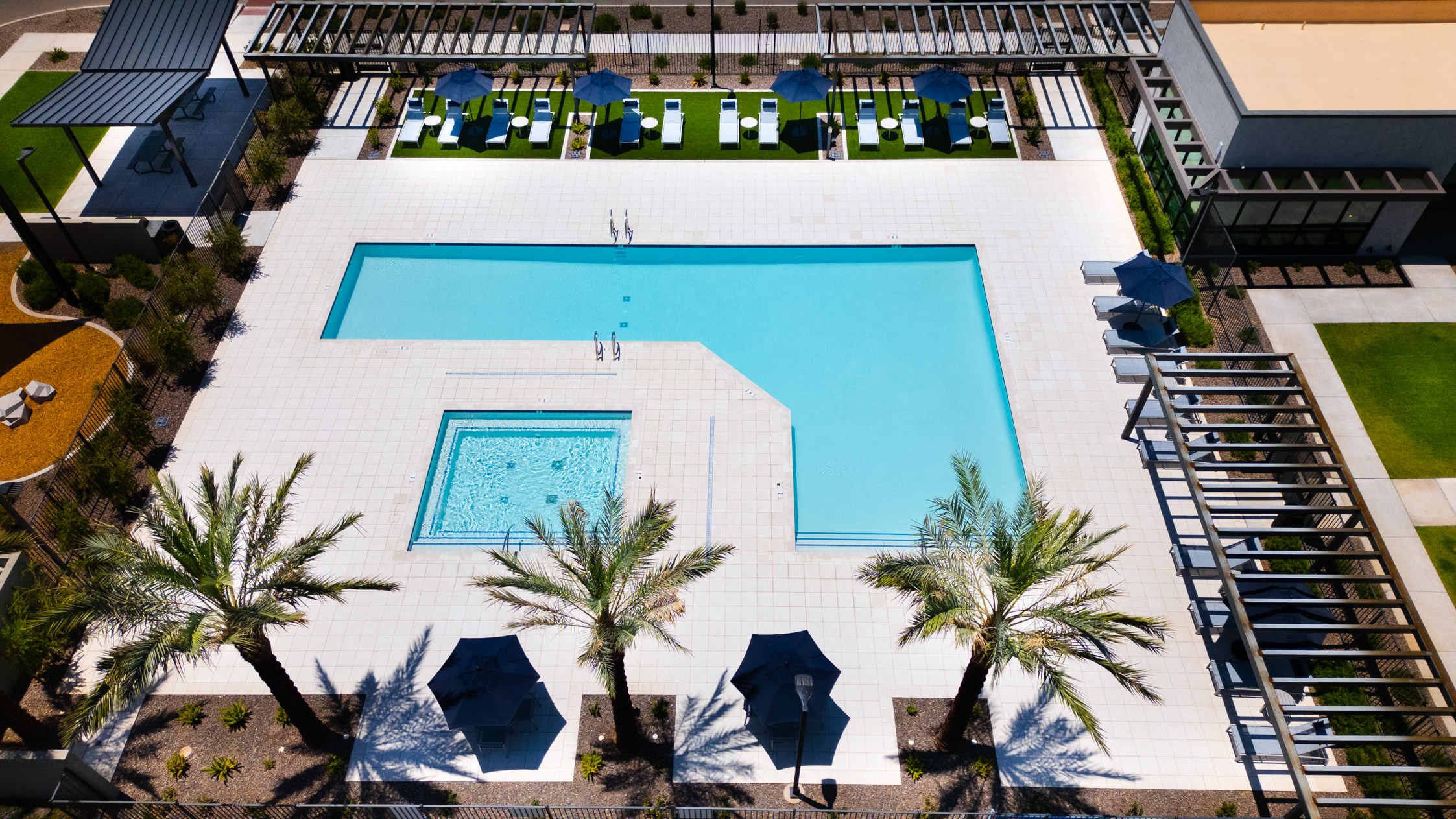 Pool at Bella Olivia (3 of 5)